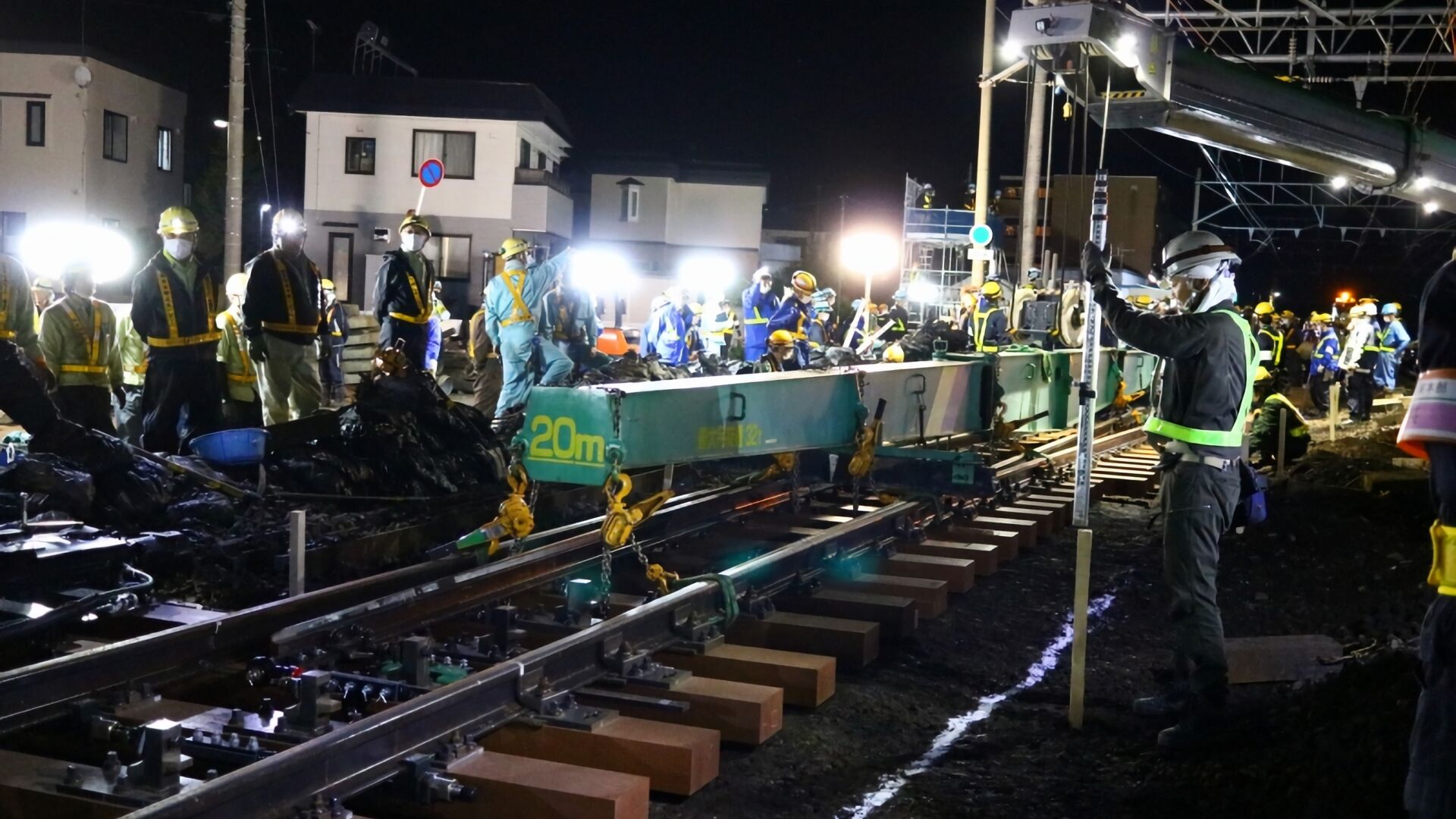鉄道クレーン使用による線路切換工事